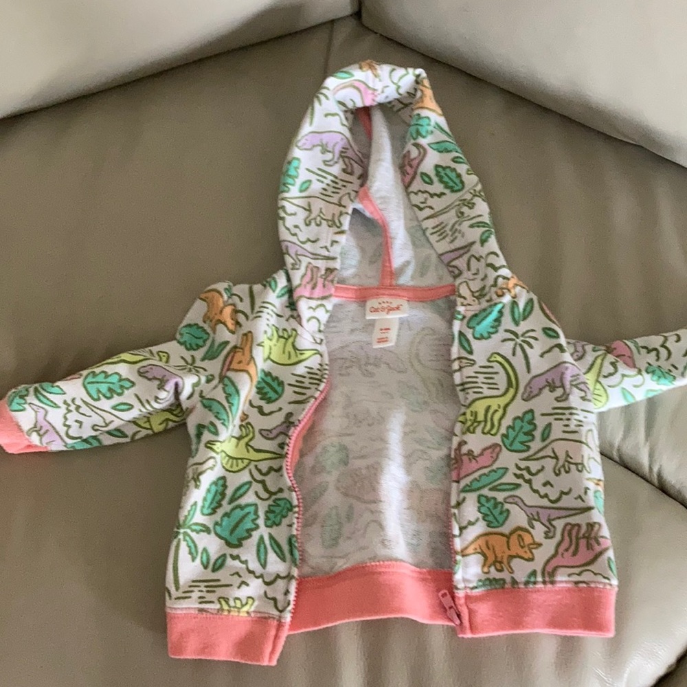 Never worn. Size 6-9M